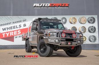 TOYOTA LANDCRUSIER ZEPHYR MATTE BLACK